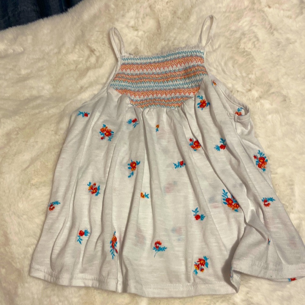 Loose tank top with floral appliqués
